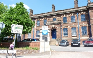 Lewis Clarke [CC BY-SA 2.0 (http://creativecommons.org/licenses/by-sa/2.0)], via Wikimedia Commons